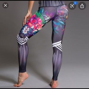 Onzie print leggings